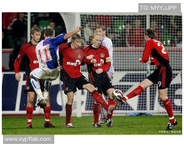 阿贾青年与马斯特的精彩对决揭示足球战术与团队合作的魅力